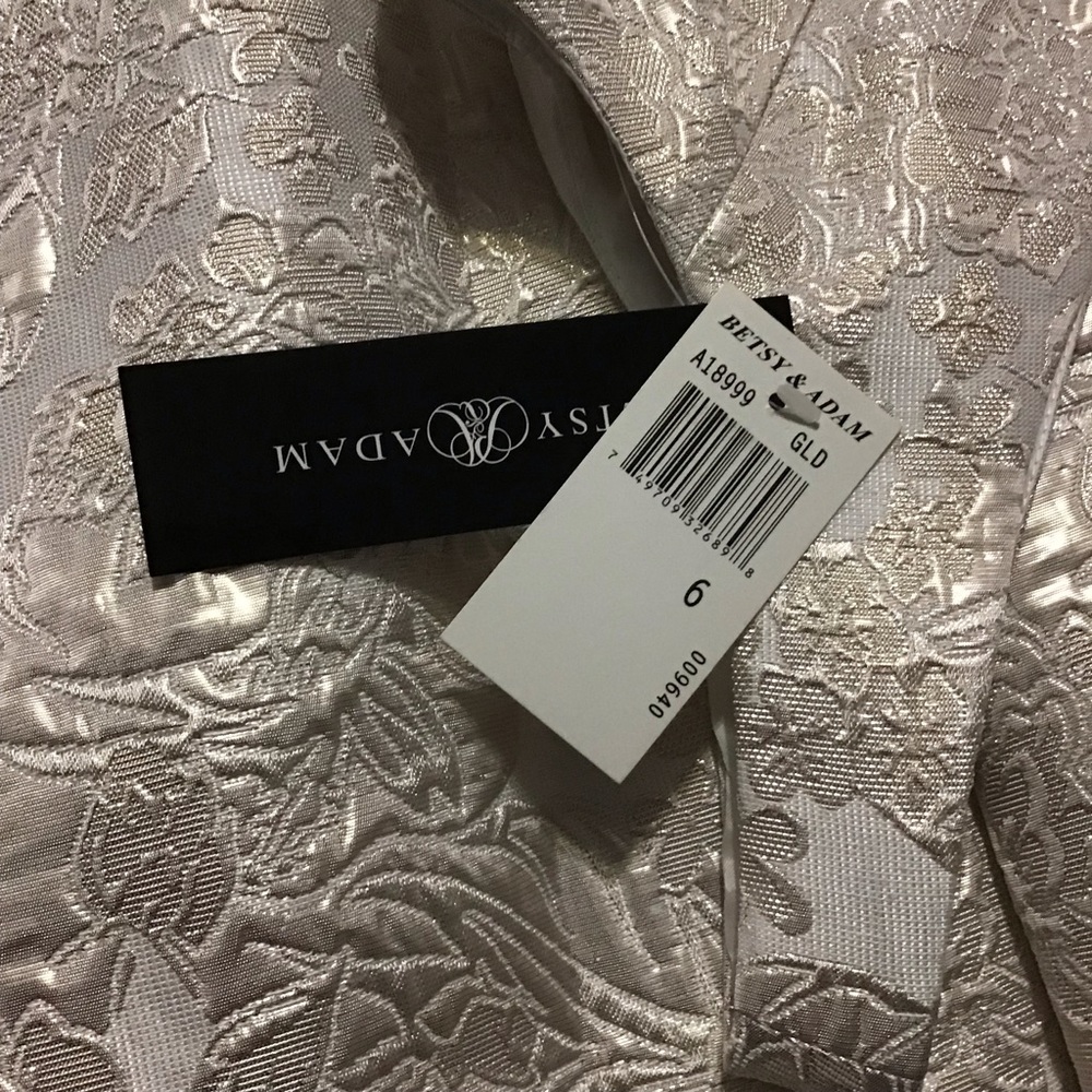 Betsy & Adam V Neck Brocade jacquard Gown dress - Picture 5 of 9